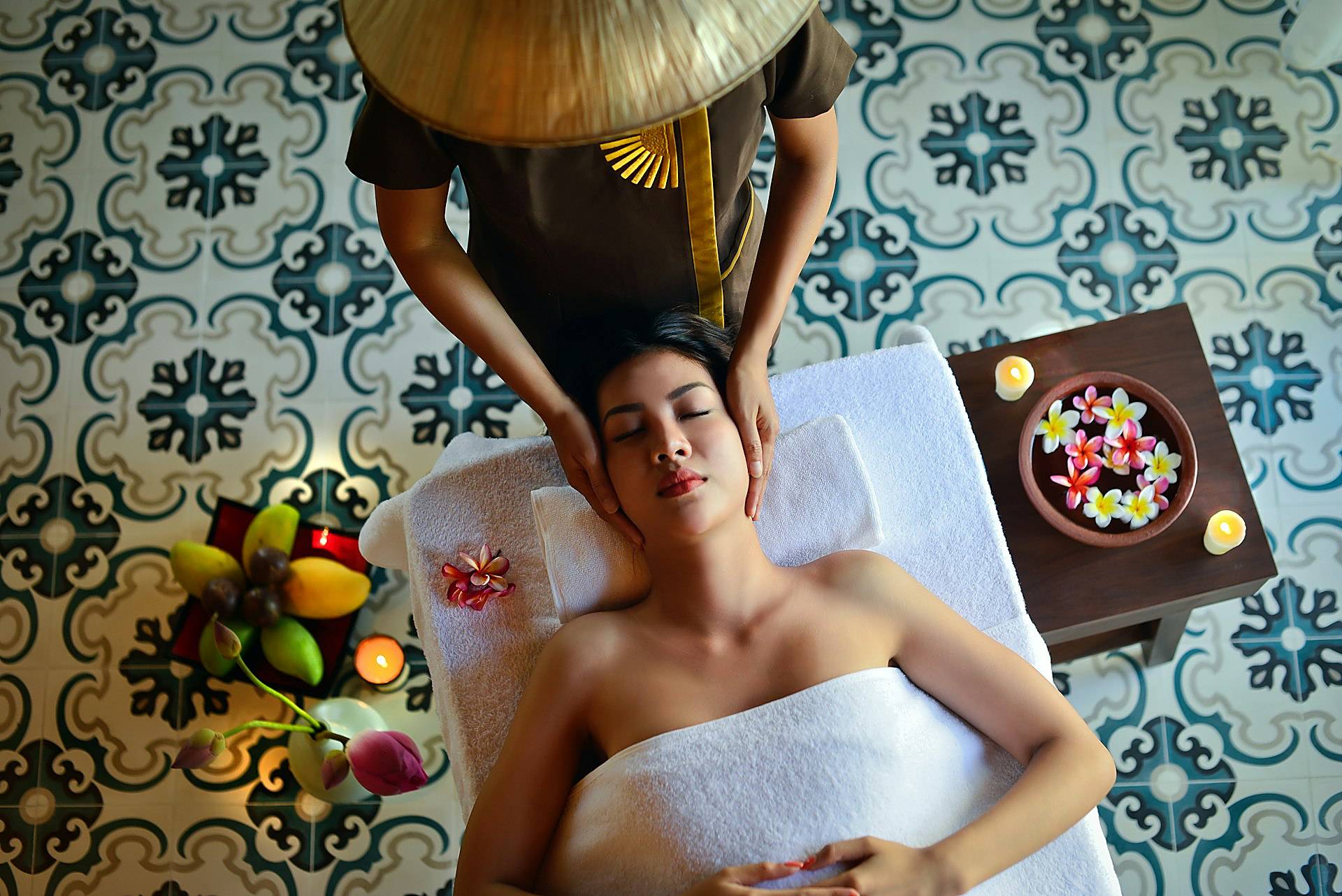 Calm spa setting with candles and flowers